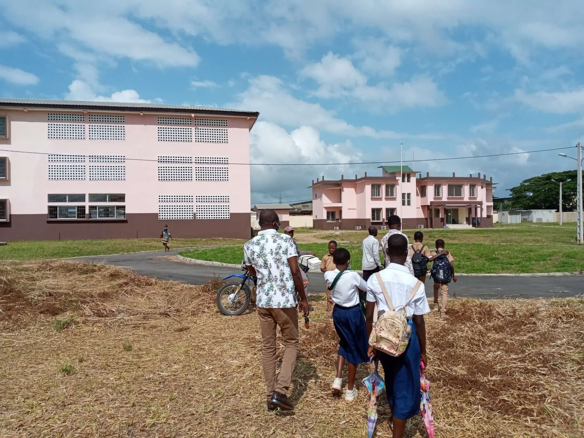 Education / SOS pour le nouveau collège moderne de Yopougon sans
