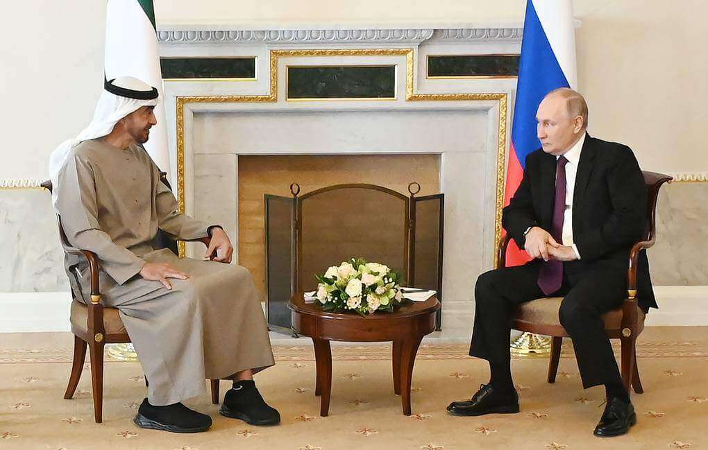 En marge des bombardements massifs sur l'Ukraine, Poutine reçoit Zayed