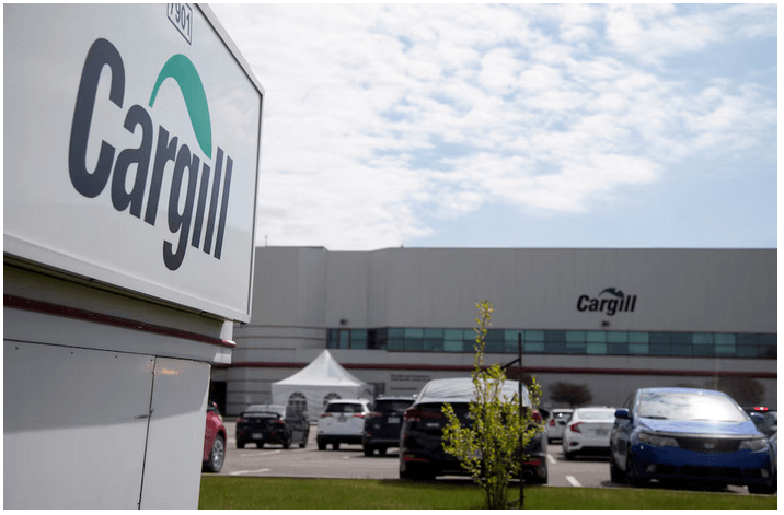 Cargill Ltd, a meat-packing plant near Montreal, is seen in Chambly, Quebec, Canada May 11, 2020. REUTERS/Christinne Muschi/File Photo Purchase Licensing Rights