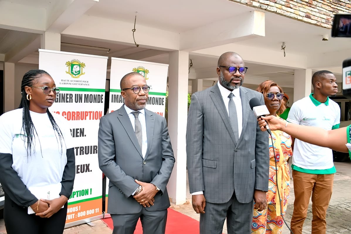Lutte contre la corruption: La HABG forme 100 jeunes sur les risques et ...