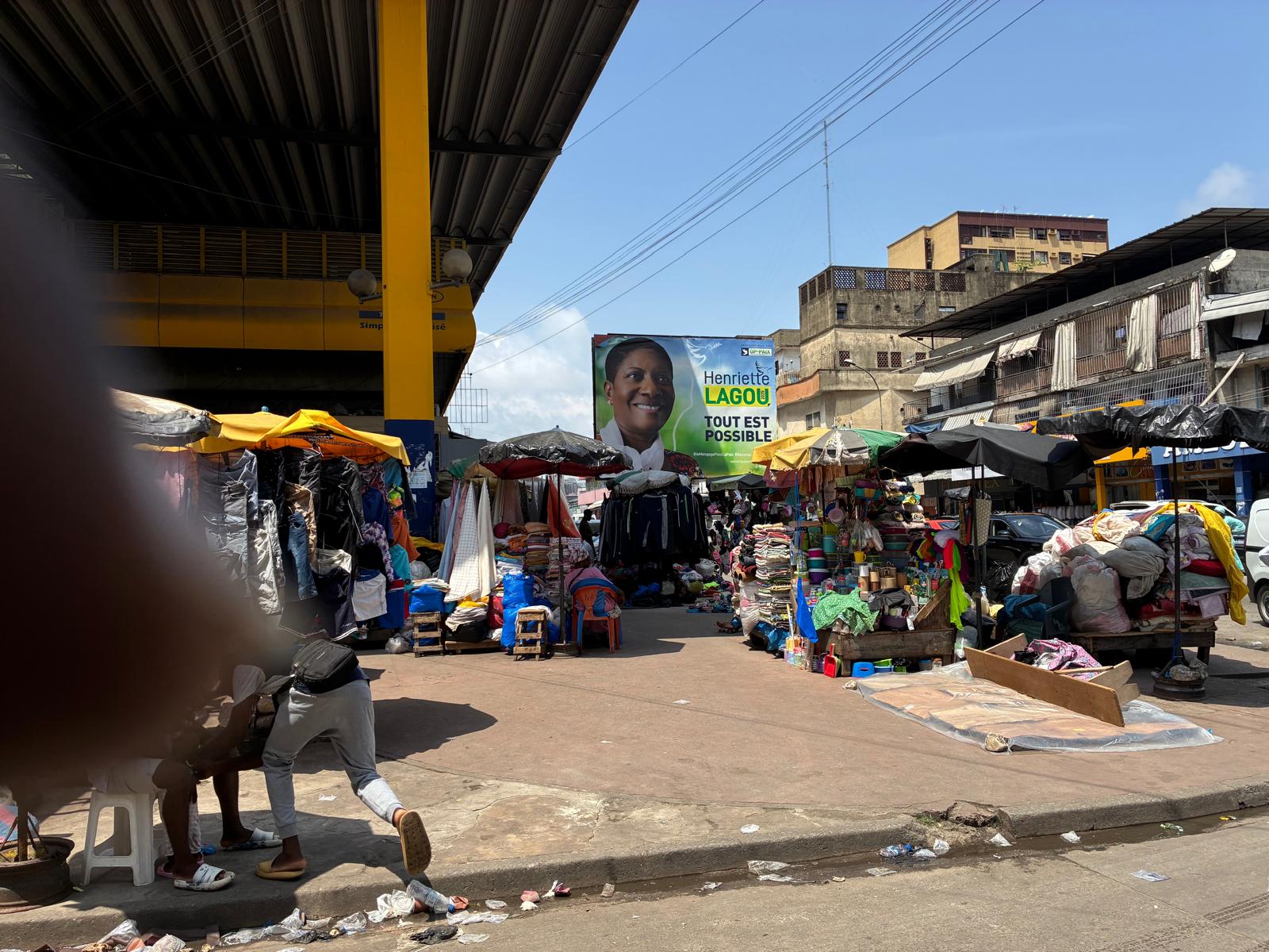 L'une des rares affiches de l'ancienne ministre Lagou Henriette aperçue au marché de Treichville la veille de la presidentielle 