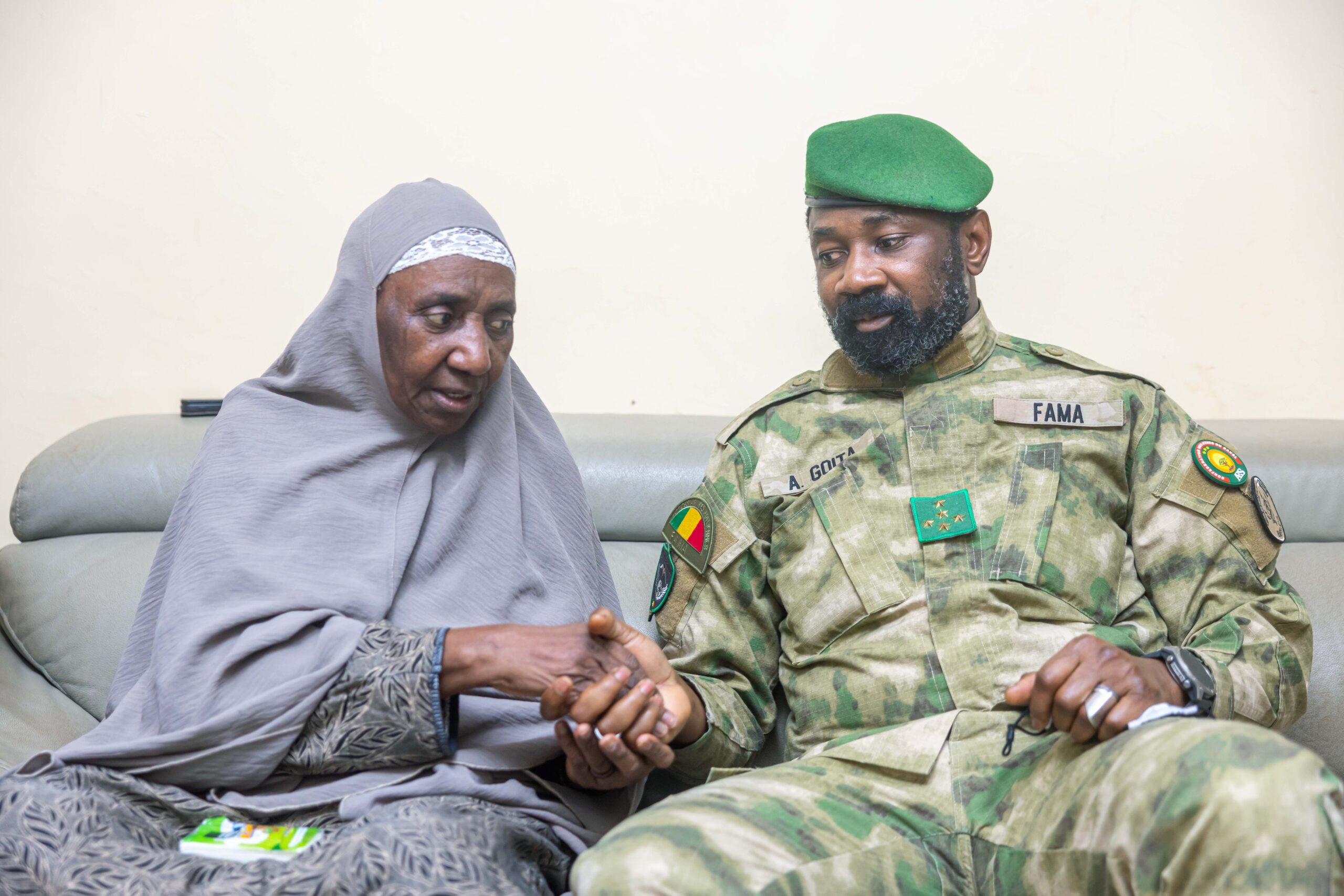 Mali: Iyad Ag Ghali face à Assimi Goïta, le chef de la transition réapparaît vivant