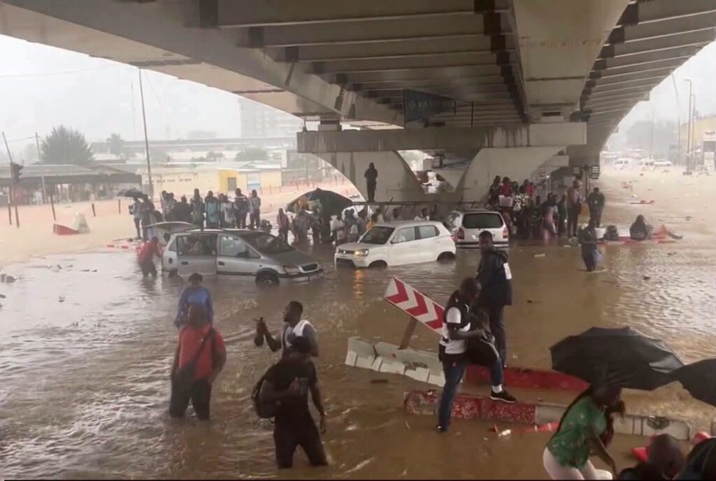 Fortes pluies à Abidjan: plusieurs quartiers inondés, la route Abidjan-Dabou coupée à Songon Agban
