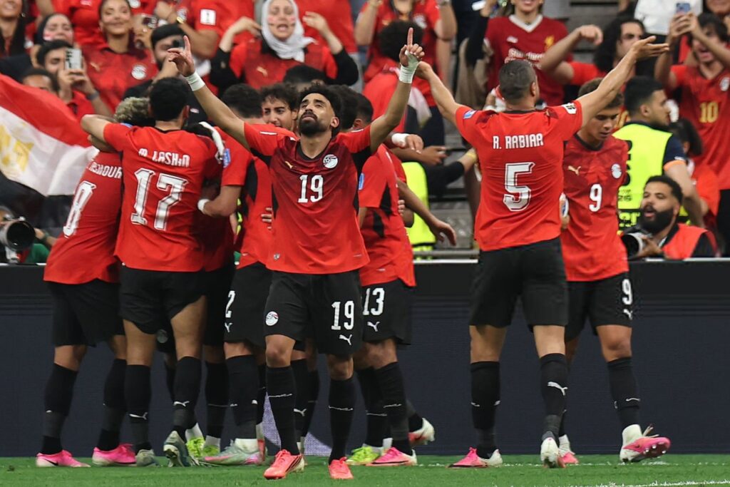 Première victoire de son histoire: L&rsquo;Égypte écrit l&rsquo;histoire et se rapproche des 16es de finale