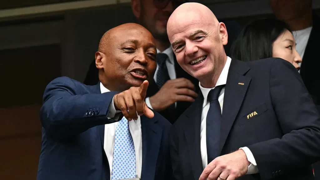 FIFA: entre clientélisme et soupçons de corruption, les 54 fédérations africaines soutiennent Infantino, la Norvège prépare une plainte