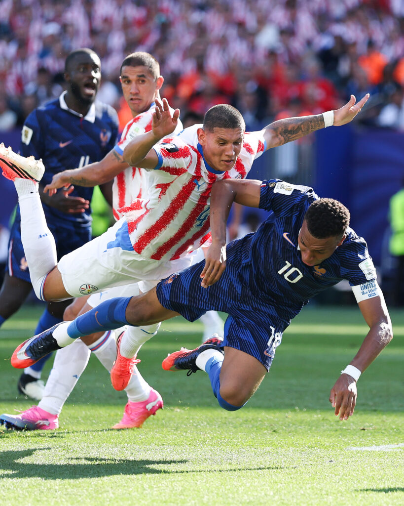 Mondial 2026: la France élimine le Paraguay dans la douleur et rejoint le Maroc en quarts de finale