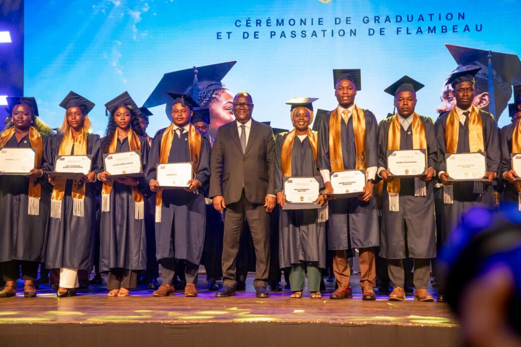 Institut de formation politique Amadou Gon / La 5e promotion de diplômés célébrée en présence de Jacques Attali