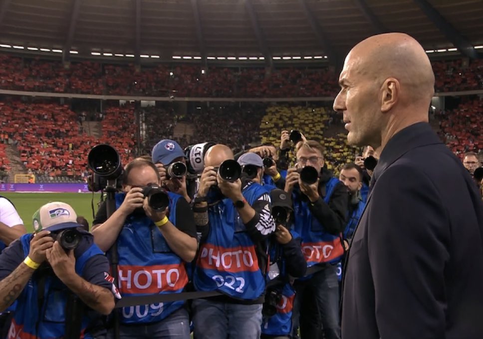Zinédine Zidane : un salaire fixe de 300 000 euros et des primes revues à la hausse