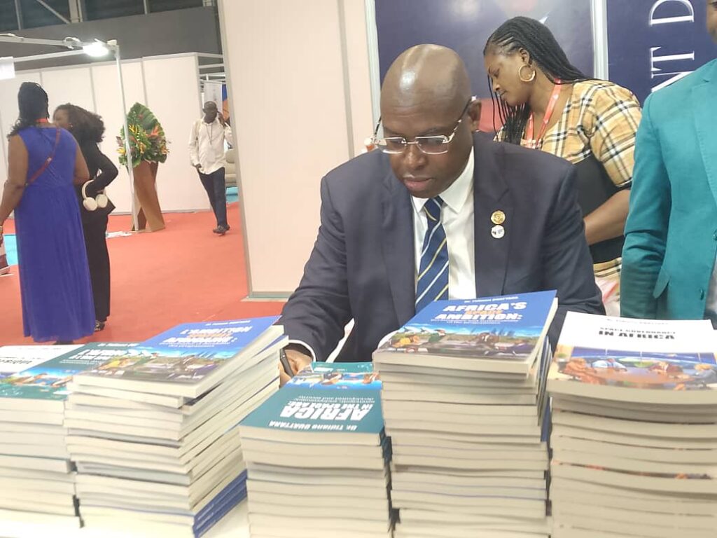 Littérature scientifique / Dr Tidiane Ouattara met en lumière les avantages socioéconomiques de la politique spatiale africaine à travers 3 ouvrages