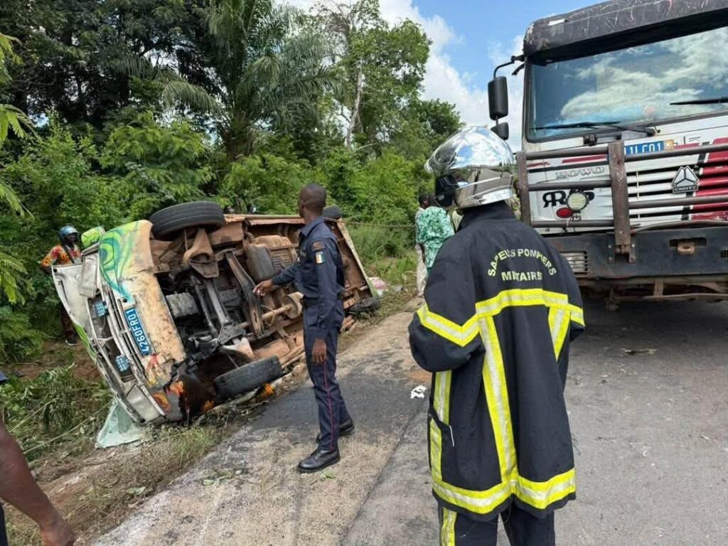 Un mort et 6 blessés dans la sortie de route d’un minicar à Zambakro