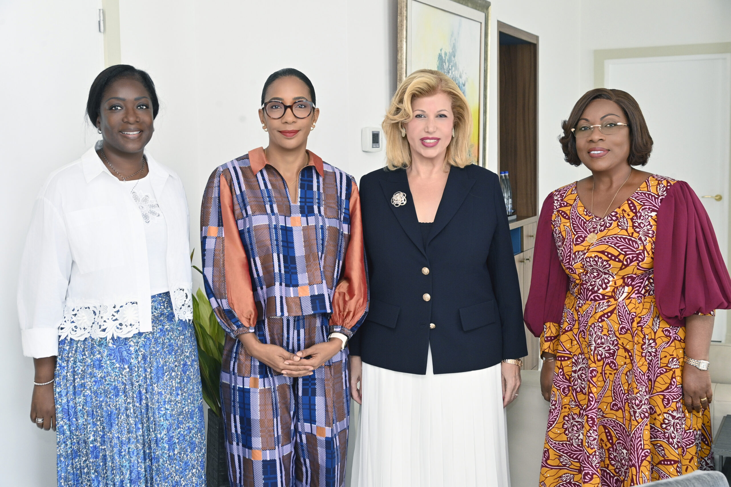 10e Dîner de Gala de Children Of Africa: Dominique Ouattara reçoit la Première Dame du Bénin à Abidjan