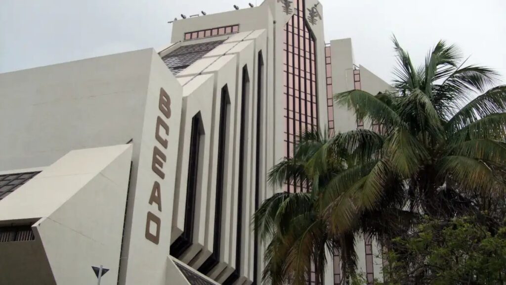 Côte d’Ivoire : une banque sanctionnée par la Commission bancaire de l’UMOA, 300 millions FCFA d’amende