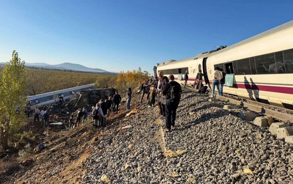 Espagne : au moins 64 morts dans une collision entre deux trains de voyageurs sur l’axe Madrid-Andalousie