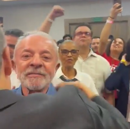 Au Brésil Lula réélu président face à Flávio Bolsonaro au terme d’un scrutin très serré